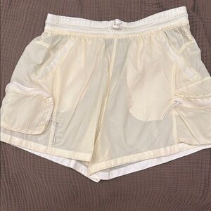 Outdoor Voices windbreaker 3” short